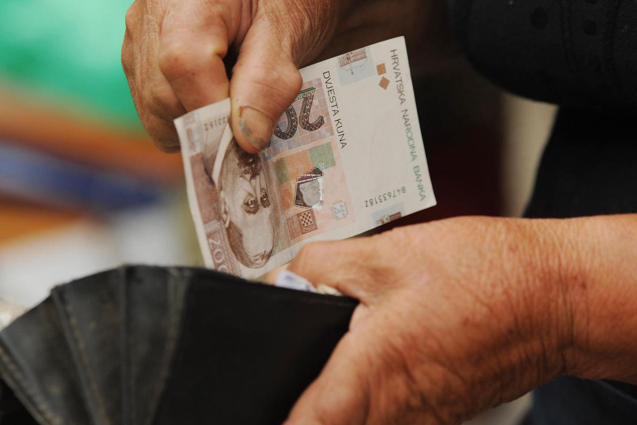 Šibenik: Odli?na ponuda vo?a i povr?a na tržnici, ali kupaca je sve manje