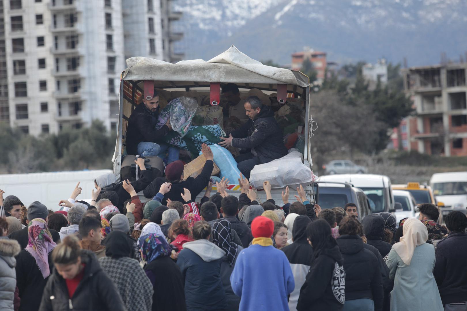 Victims of the earthquake take food delivered by the rescue teams in Hatay, Turkey, February 7, 2023. A powerful earthquake has hit a wide area in south-eastern Turkey, near the Syrian border, killing more than 7000 people and trapping many others. Photo by Serdar Ozsoy/Depo Photos/ABACAPRESS.COM Photo: Depo Photos/ABACA/ABACA