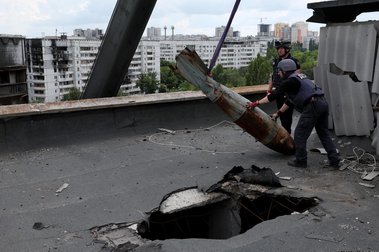 Bomb removal in Kharkiv