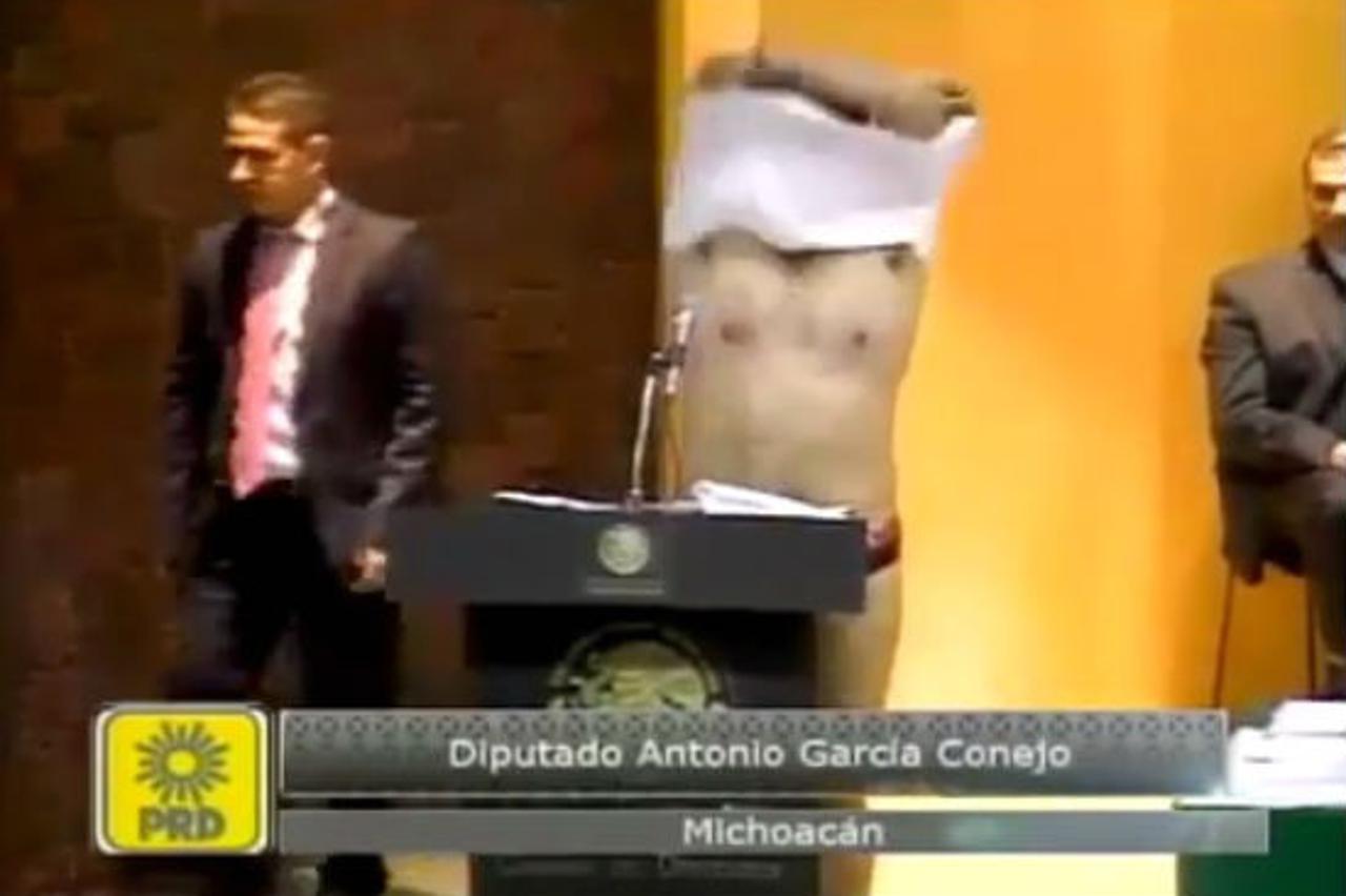 Meksički političar se skinuo tijekom izlaganja