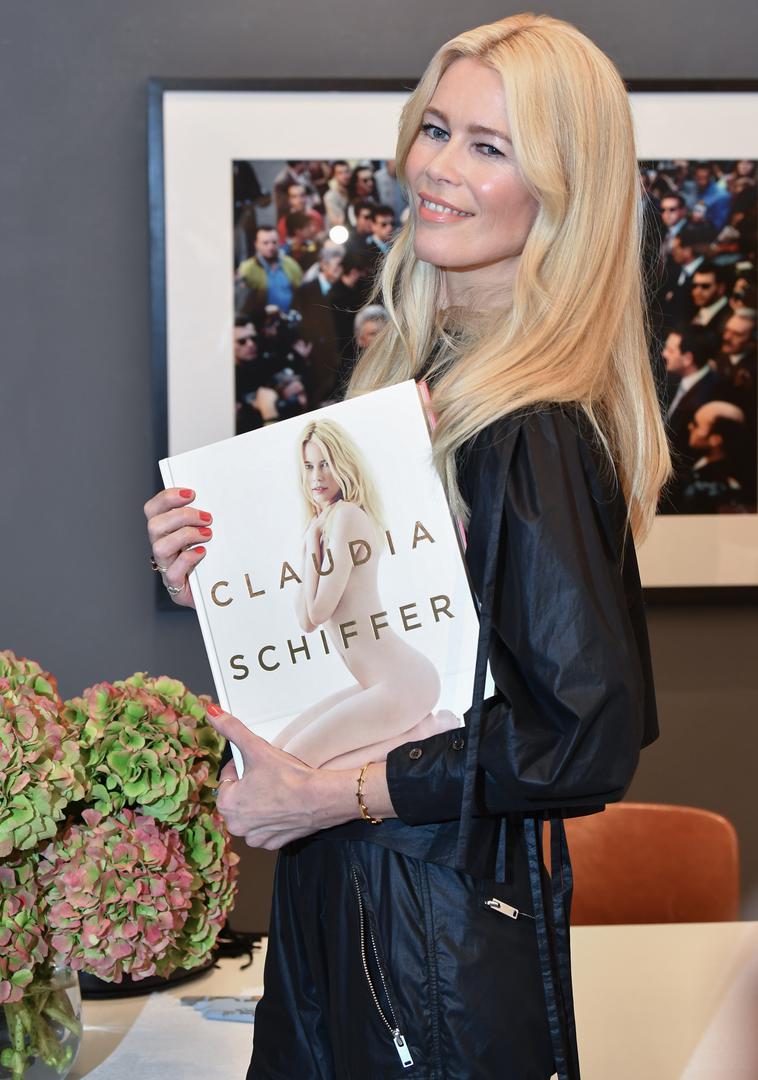  Na početku karijere angažirao ju je odmah i Karl Lagerfeld koji je  Claudiju prozvao njemačkom Brigitte Bardot.  Njenu karijeru nisu obilježili skandali ni tračevi, a  ni svojim ljubavnim životom nije punila stupce trač rubrika. 