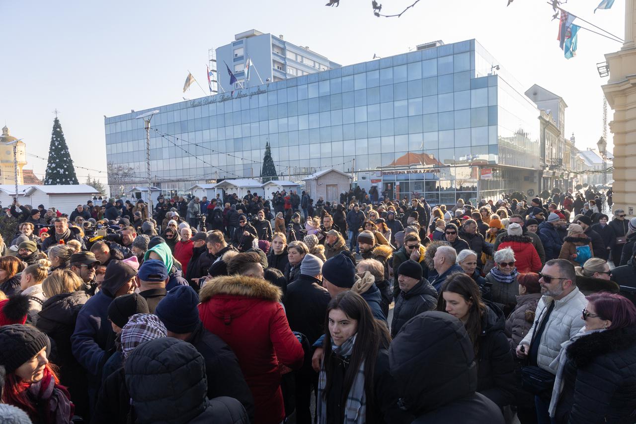 Vukovar: Prosvjed roditelja pretučenih mladića i Vukovaraca zbog nasilja u gradu