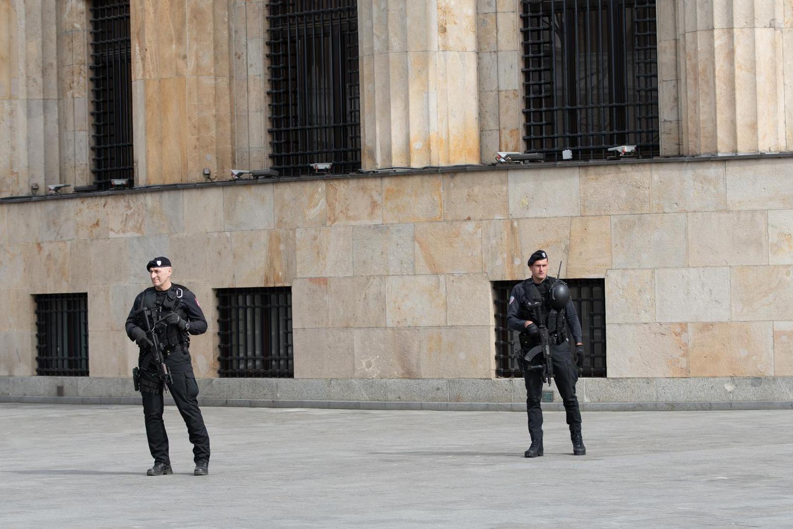 12.03.2025., Palata Republike, Banja Luka (BiH) - Policija, kao i pripadnici specijalne jedinice “zandarmerije”, stoje sa dugim cijevima ispred Palate Republike u Banjaluci. Photo: Dejan Rakita/PIXSELL
