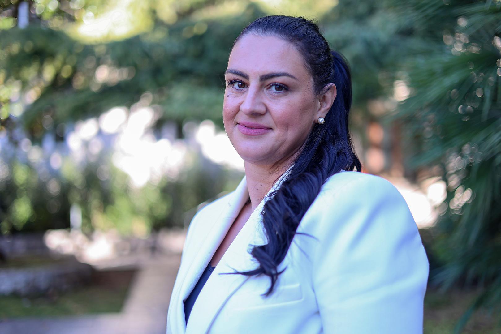To je Ivana Ninčević-Lesandrić, bivša saborska zastupnica i kandidatkinja za županicu Splitsko-dalmatinske županije.