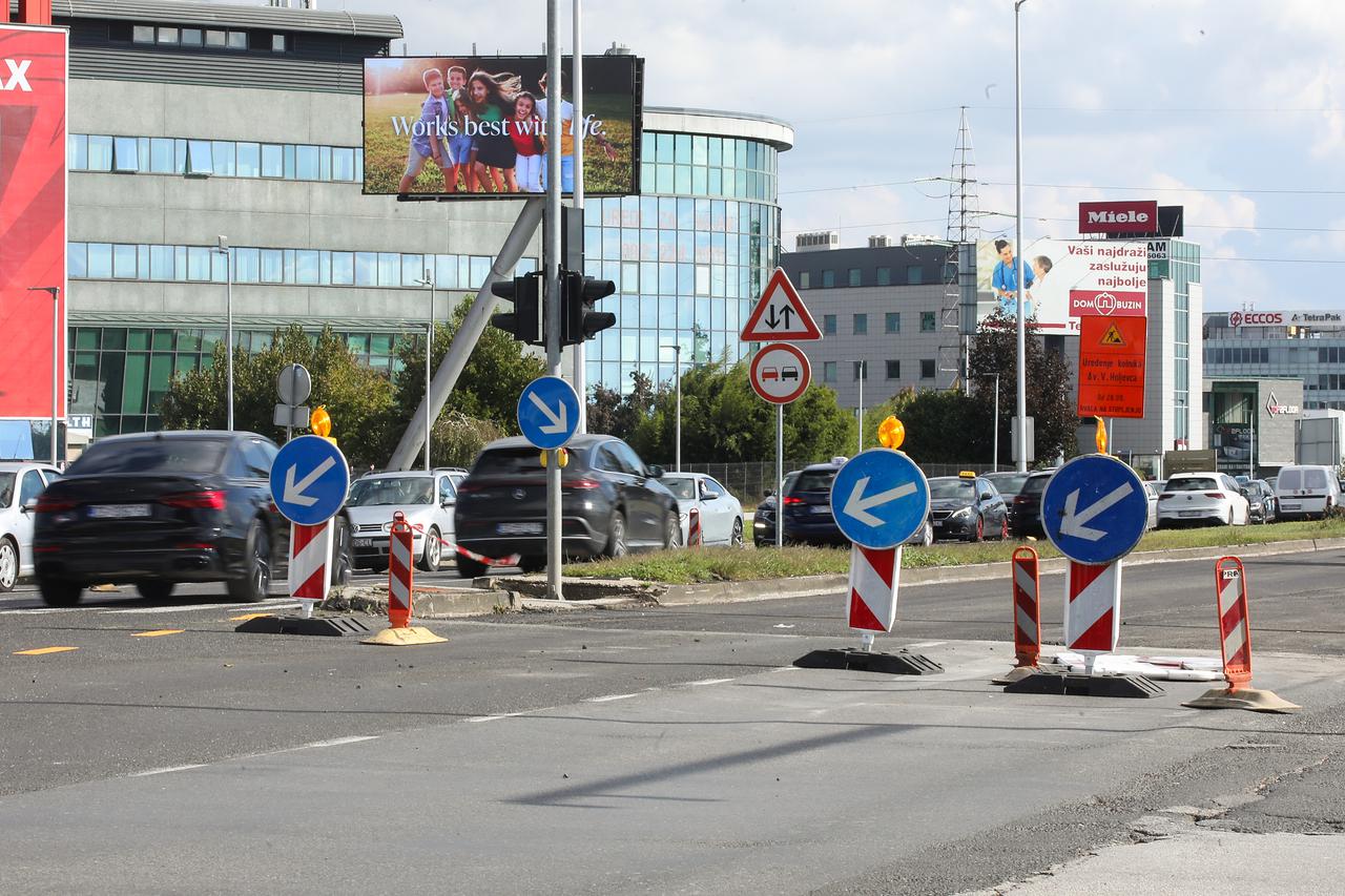 Zagreb: Radovi na uređenju kolnika na Aveniji Većeslava Holjevca