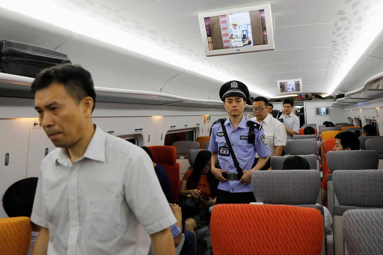 Kina super vlakom spojila Hong Kong s kopnom