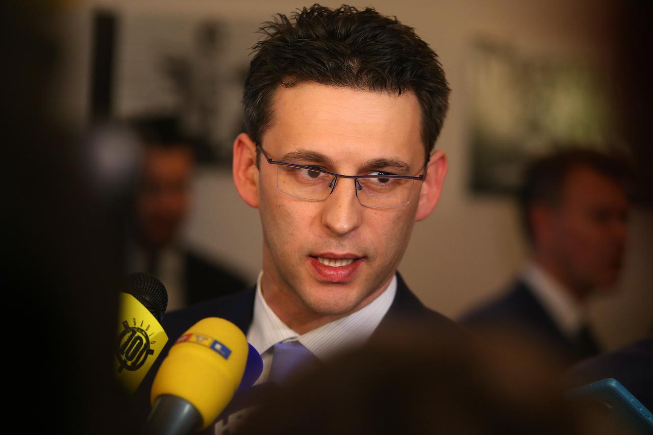 Božo Petrov