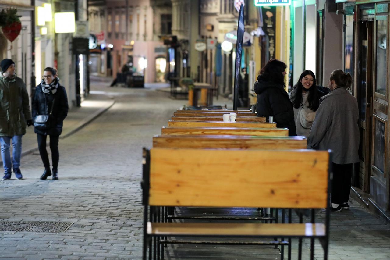 Zagreb: Bez velikih gužvi ispred kafića nakon ublažavanja mjera
