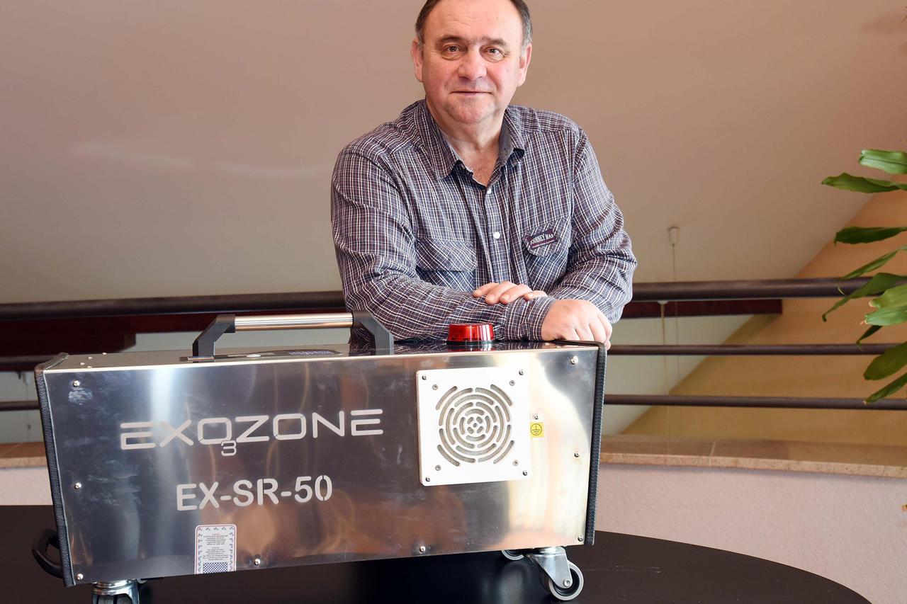 19.01.2017., Varazdin - Bivsi glasnogovornik Vlade RH Zlatko Mehun danas se bavi poduzetnistvom. Prodaje uredjaje Exozone namjenjene ciscenju prostora.  Photo: Vjeran Zganec Rogulja/PIXSELL