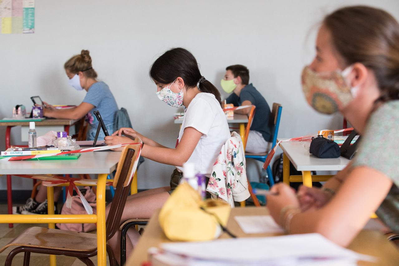 Secondary School Reopens during Covid-19 - Lille