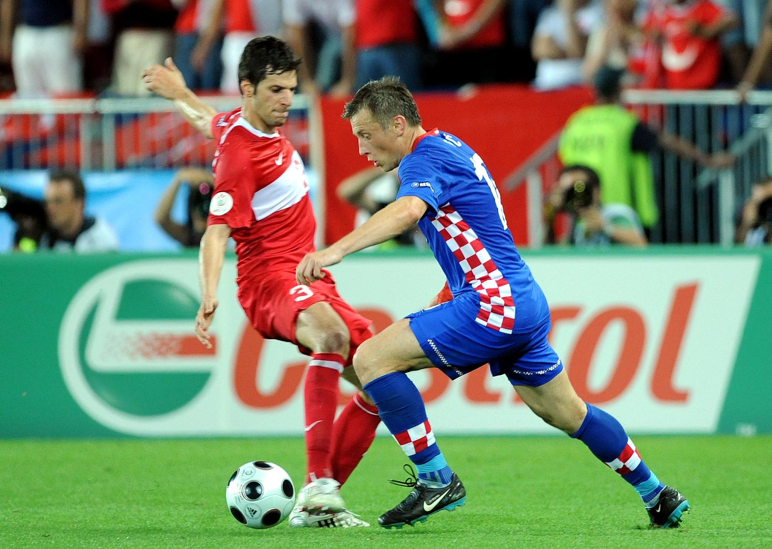 Na EP u Poljsku i Ukrajinu 2004. otišli smo nakon trijumfa protiv Turske. Pobjednika je odlučila prva utakmica u Istanbulu kada su Olić, Mandžukić i Ćorluka zabili za uvjerljivu pobjedu od 3:0. U uzvratu nije bilo pogodaka. 