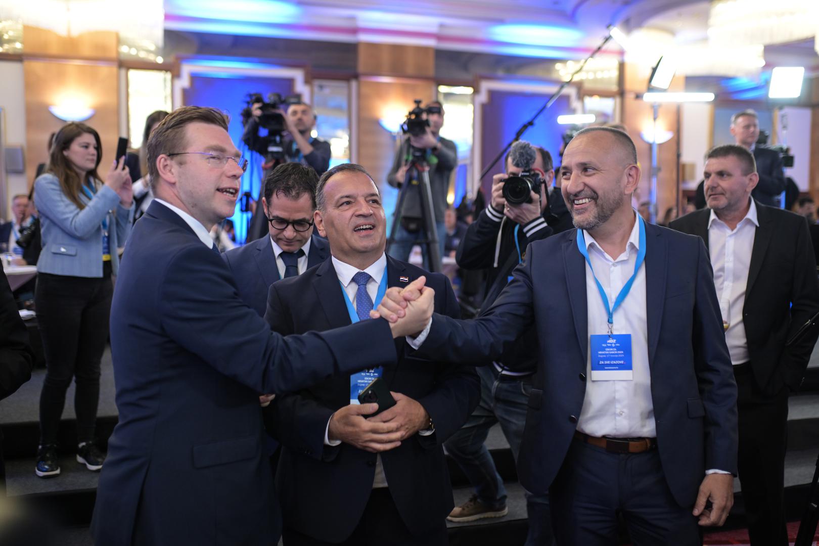 Zadovoljstvo nakon objave izlaznih anketa u stožeru HDZ-a