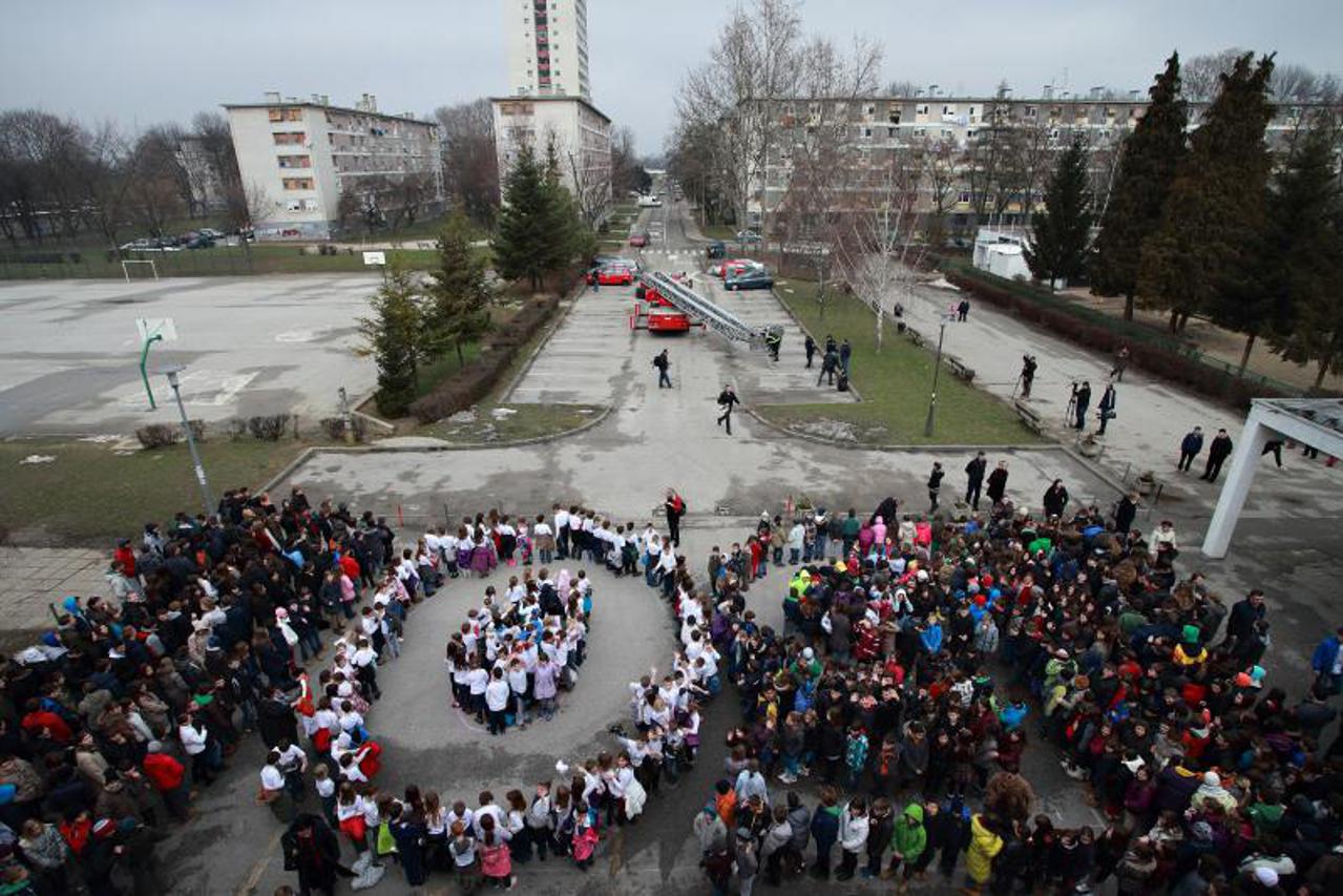 MIlenijska fotografija OŠ Trnsko, portal (1)