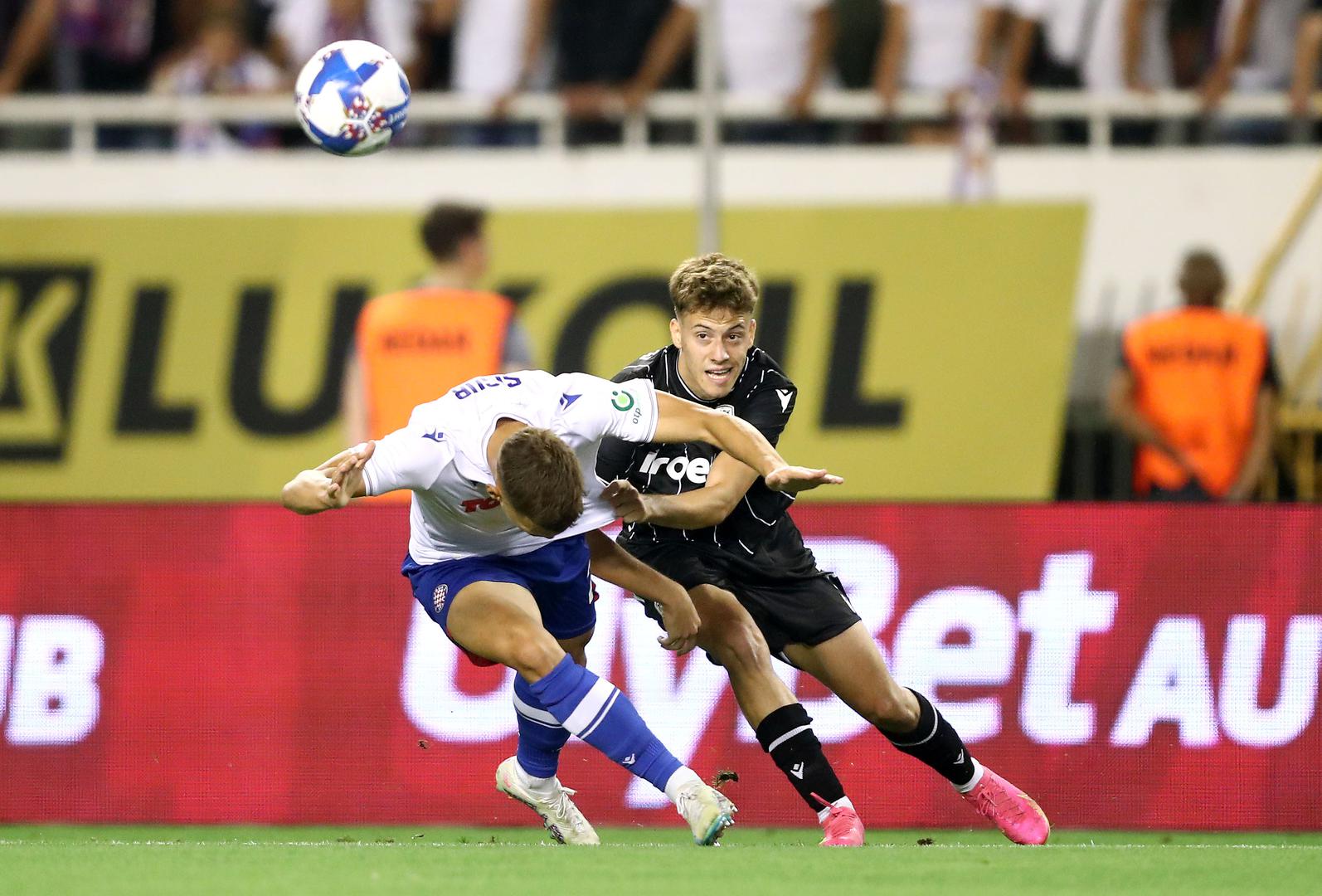 10.08.2023., stadion Poljud, Split - Prva utakmica 3. pretkola UEFA Konferencijske lige, HNK Hajduk - PAOK. Niko Sigur,  Ioannis Konstantelias Photo: Matija Habljak/PIXSELL