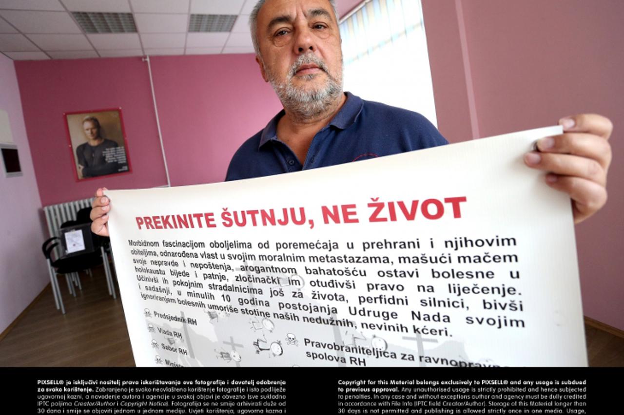 '21.08.2013., Zagreb - Hrvoje Rendulic, predsjednik udruge Nada za pomoc osobama koje boluju od anoreksije i bulimije, u prostorijama udruge gdje su zbog dugova iskljuceni struja i voda, a namjestaj c
