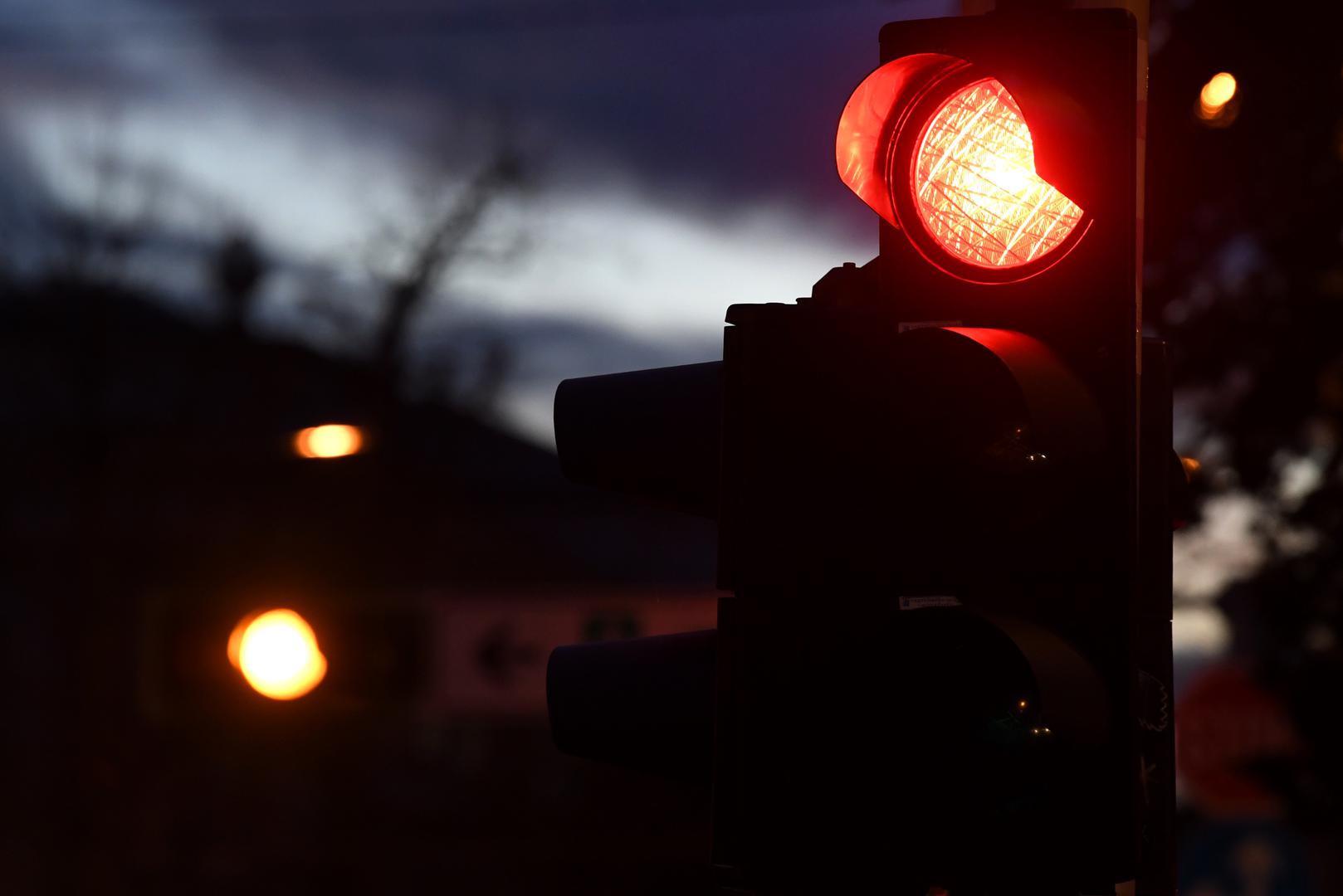 Ova kazna spada u istu kategoriju kao korištenje hrane za volanom, pregledavanje poruka na mobilnom uređaju ili podešavanje navigacije tijekom vožnje.