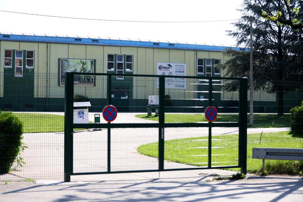 Predstavnici medija ispred Hipodroma, u akciji USKOK-a uhićeno najmanje dvoje ljudi