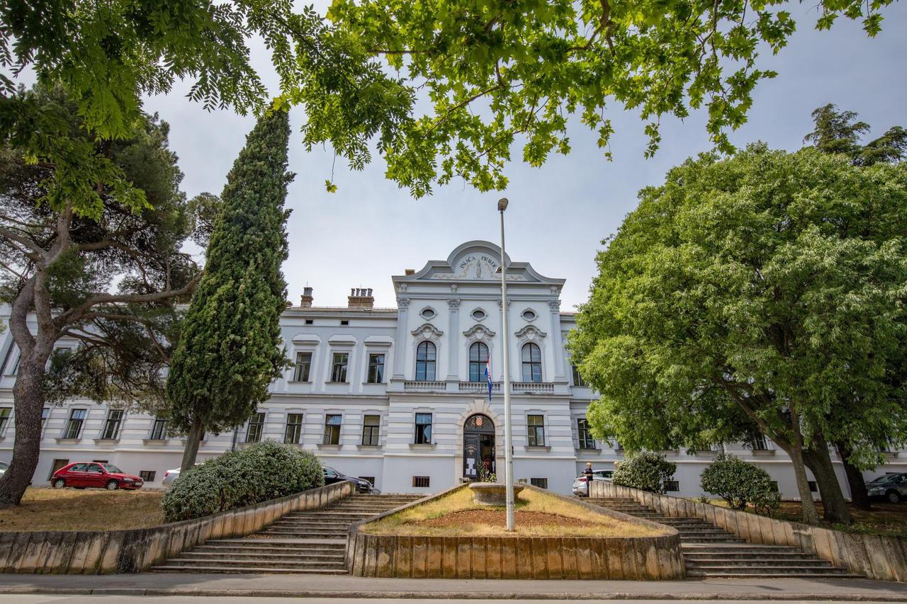 Zgrada Općinskog i Županijskog suda u Puli
