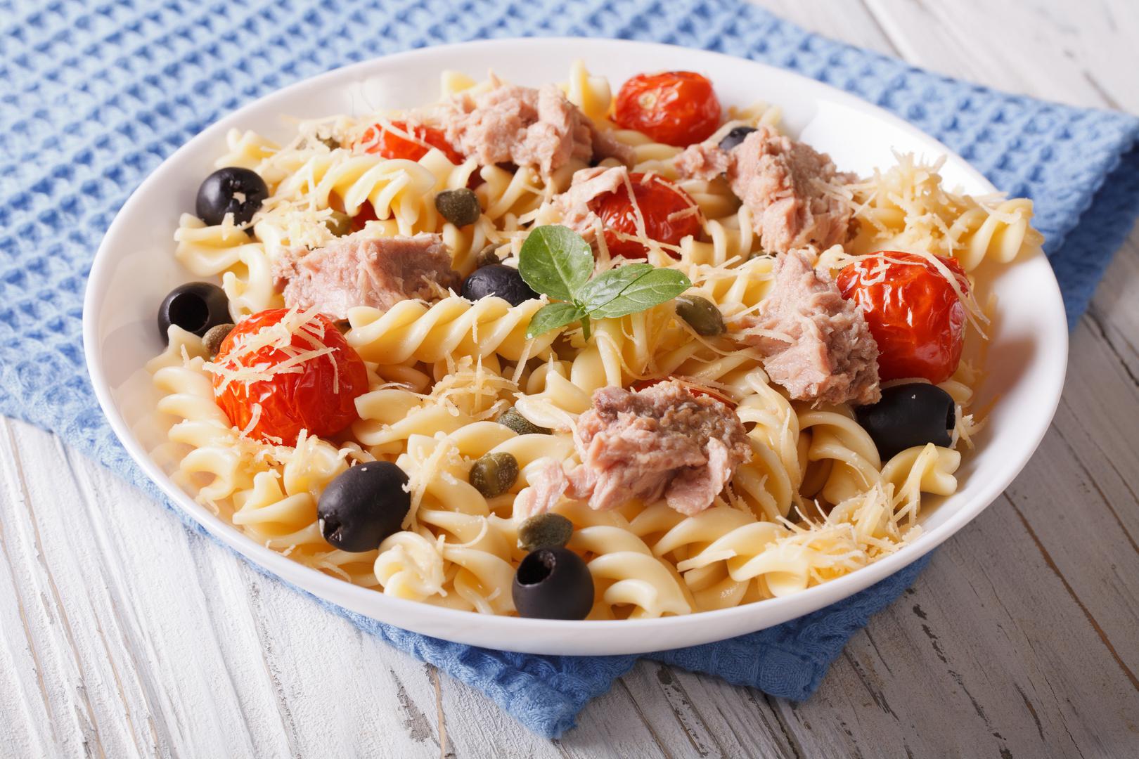 Šesti mit: Ostaci tjestenine mogu se smrznuti - Pogrešno. Poznati kuhari savjetuju da tjesteninu pojedete dok je svježa. Ipak, ako ste tjesteninu smrznuli nemojte čekati da se odmrzne, već je odmah stavite u vruću vodu