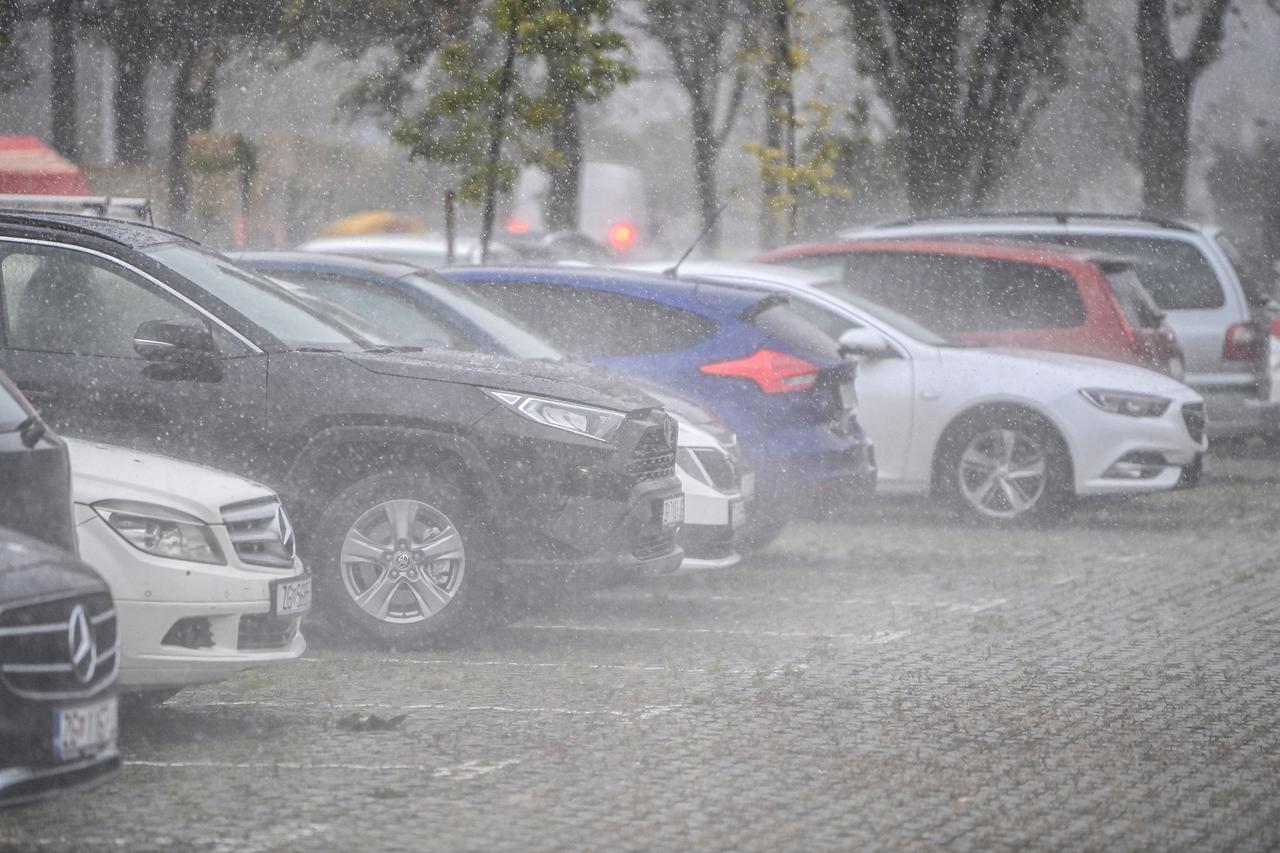 Zagreb: Veliko nevrijeme sa kišom i jakim vjetrom
