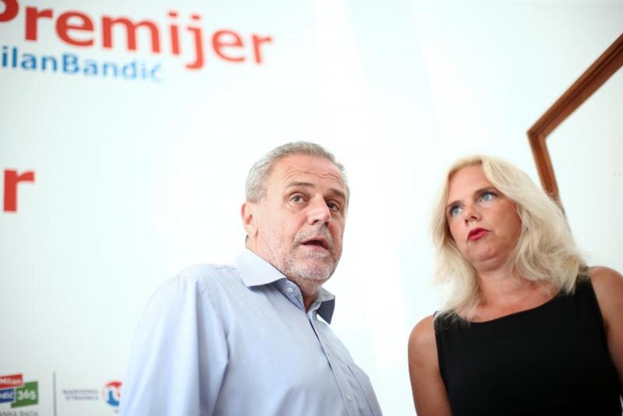  Stranka rada i solidarnosti. Konferencija za novinare i predizborni skup za II. izbornu jedinicu