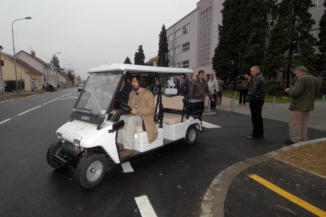 '17.11.2010. Ulica Petra Kresimira IV., Varazdin, Gradonacelnik Ivan Cehok i Varazdinski zupan Predrag Stromar otvorili novo uredjenu ulicu Petra Kresimira IV. Photo: Marko Jurinec/PIXSELL'