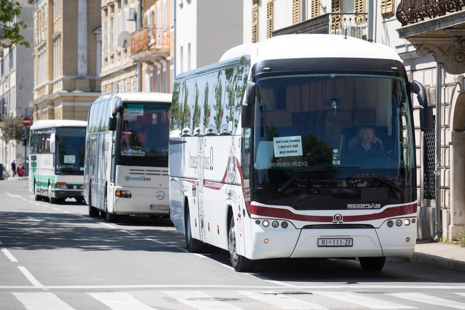 07.05.2020., Rijeka - Prosvjedna voznja autobusnih prijevoznika iz inicijative Povremenog prijevoza putnika kroz centar grada. Photo: Nel Pavletic/PIXSELL