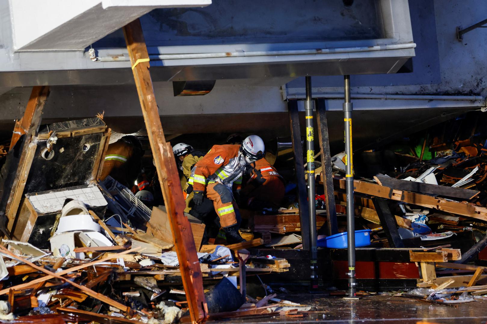 Rescue workers conduct a rescue operation at a collapsed building following an earthquake in Wajima, Ishikawa prefecture, Japan, January 3, 2024. REUTERS/Kim Kyung-Hoon Photo: KIM KYUNG-HOON/REUTERS