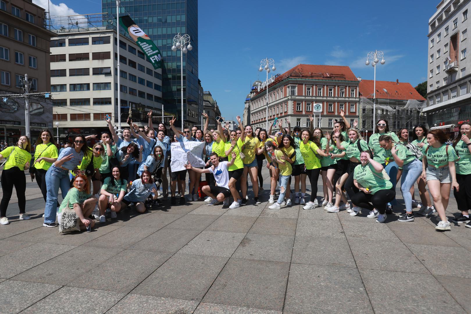 26.05.2023. Zagreb - Norijada maturanata na na Trgu bana Josipa Jelacica Photo: Sanjin Strukic/PIXSELL