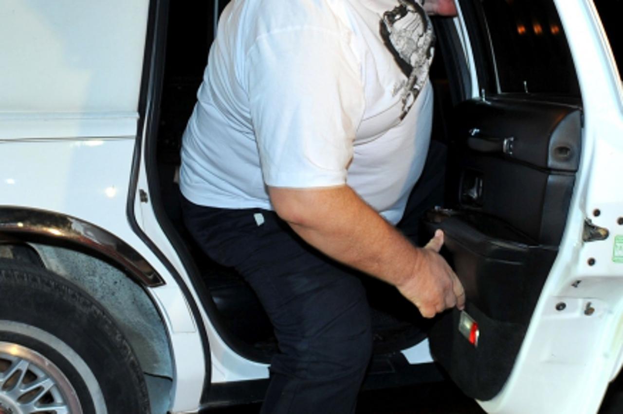 \'zivot...zagreb.......09.07.2008.  gallery - promocija knige nives drpic, gola istina / denis kuljis  snimio: marko lukunic / vecernji list\'