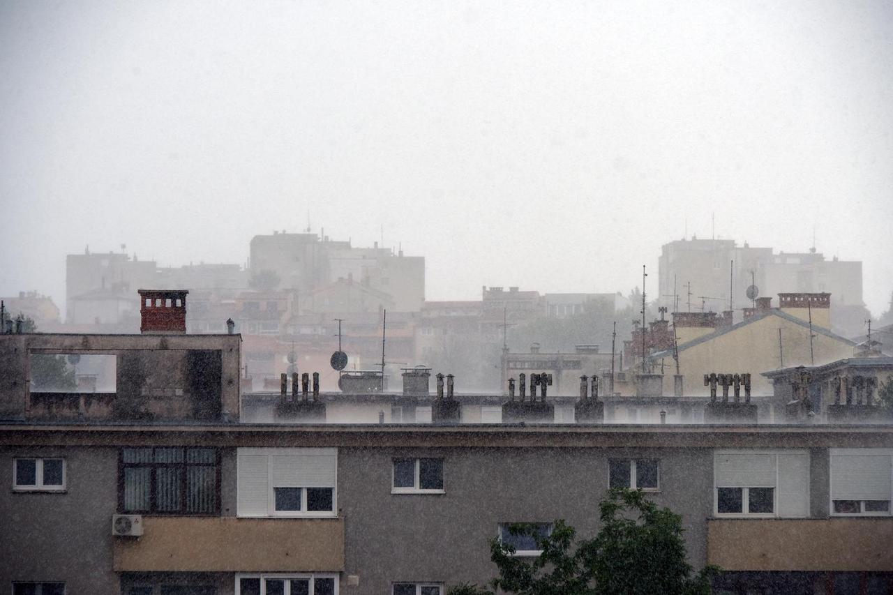 Pula: Kratkotrajno, ali olujno nevrijeme u Puli