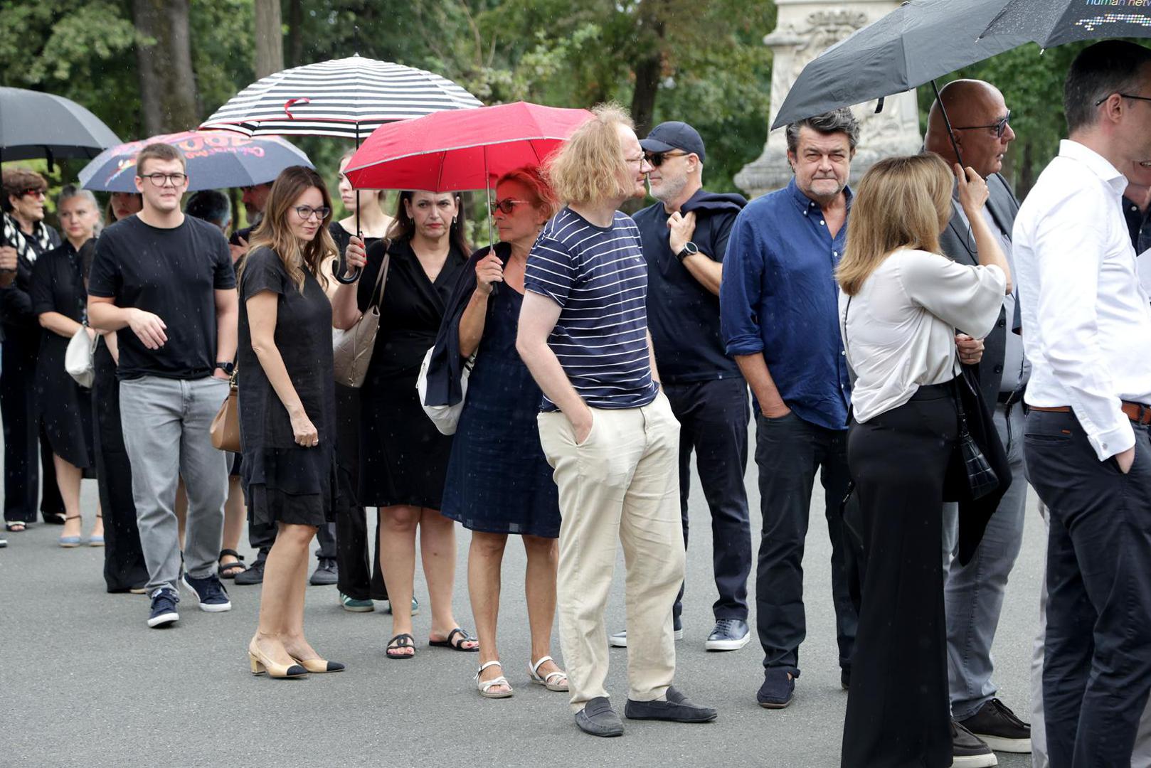 Široj javnosti bio je poznat kao koautor dizajna hrvatske kune, za što, kako je ranije govorio, nije uzeo honorar. 