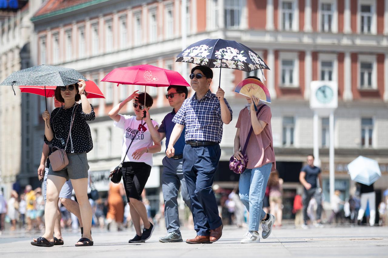 Velike vrućine zavladale Zagrebom, hlad je najugodniji na Zrinjevcu