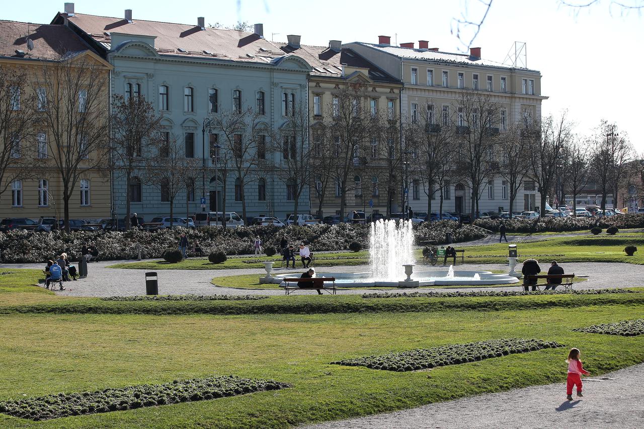 Zagreb: Građani iskoristili lijepo vrijeme za uživanje na Trgu kralja Tomislava
