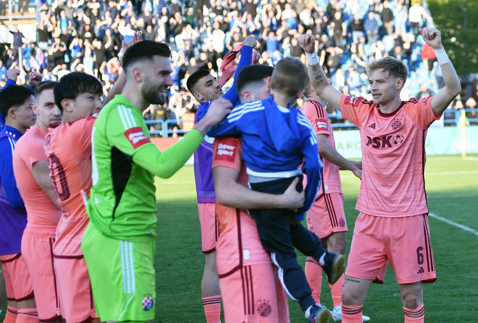 Varaždin: Igrači Dinama družili se s dječakom kojeg je redar pokušao izbaciti s travnjaka