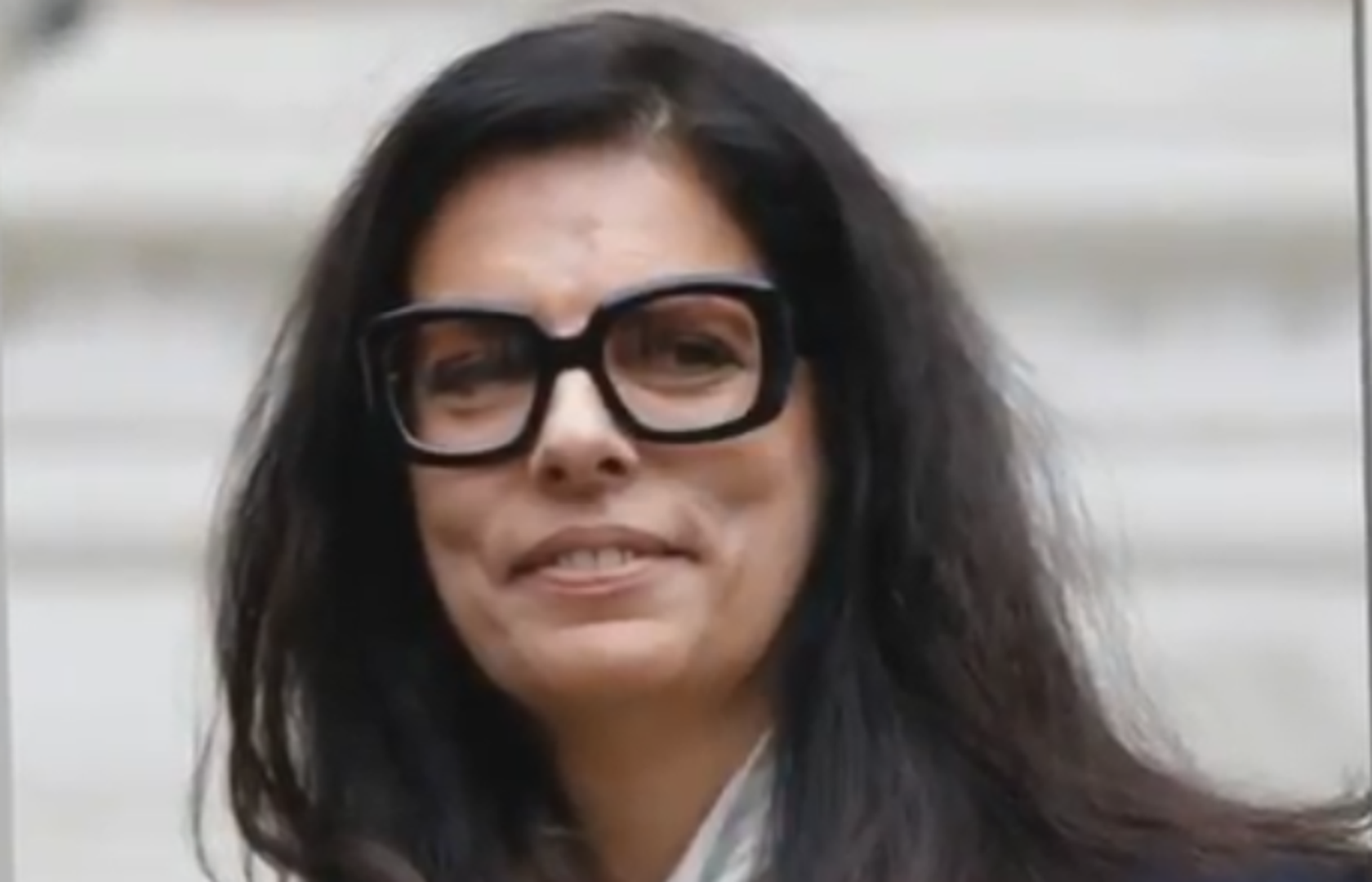 Françoise Bettencourt-Meyers većinu vremena provodi unutar svoje vile u elitnoj pariškoj četvrti