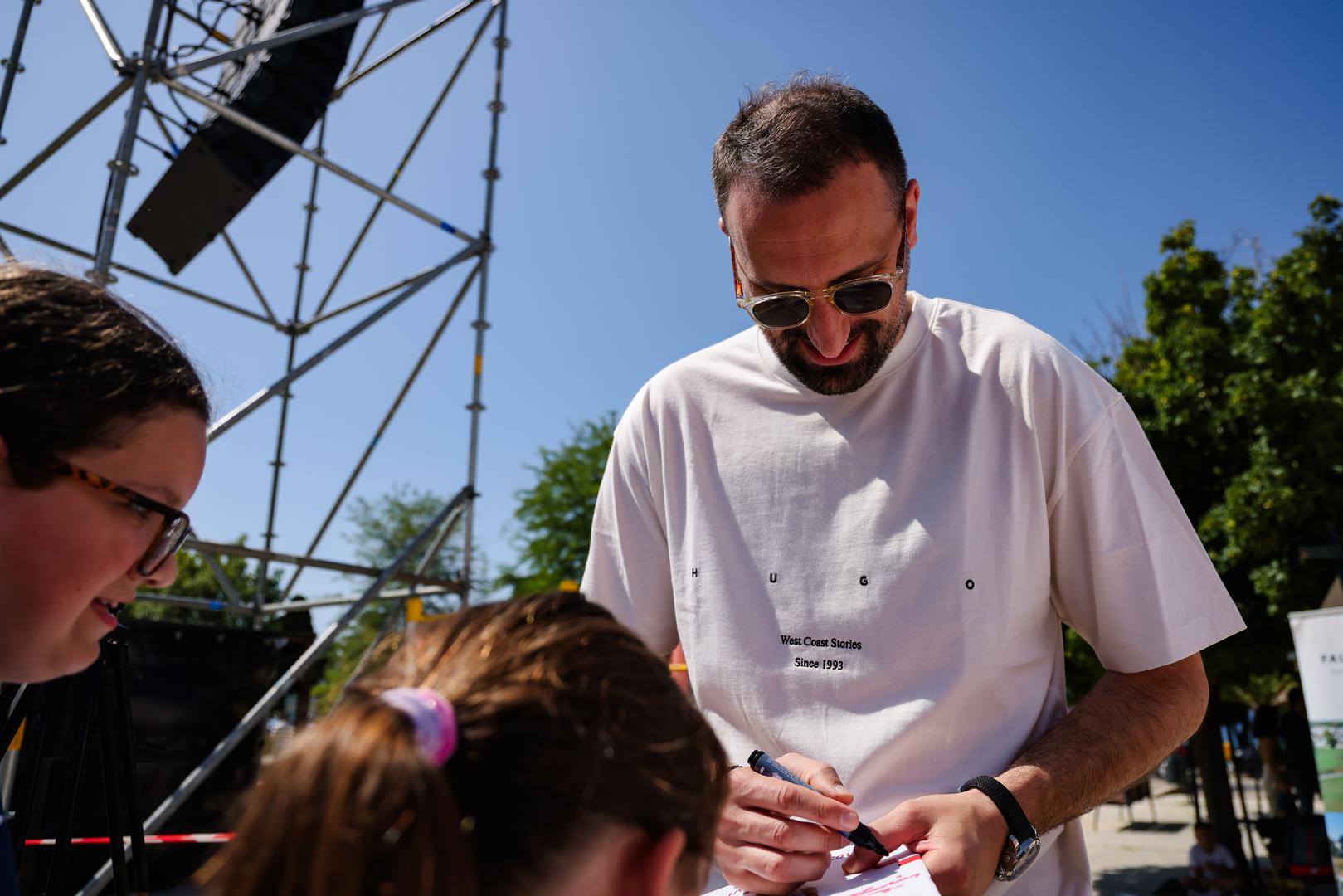 Njegova klupska karijera bila je putovanje kroz Europu: od matičnog RK Zagreba, u koji se vraćao četiri puta, do najvećih svjetskih klubova kao što su Barcelona, Paris Saint-Germain i HSV Hamburg. 