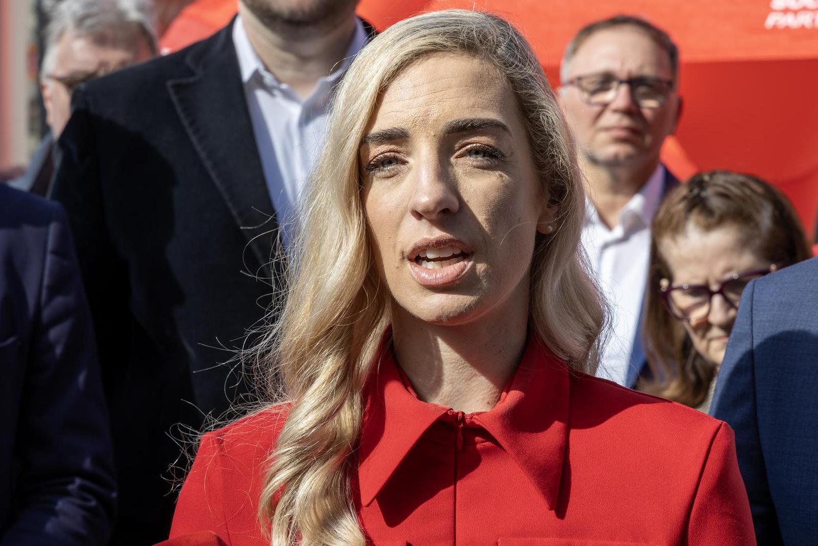 Županijski odbor SDP-a Istarske županije potvrdio je 10. veljače Radolović kao kandidatkinju za istarsku županicu, a ona je tom prilikom najavila da će joj prioriteti biti obrazovanje, zdravstvo i socijalna skrb.


