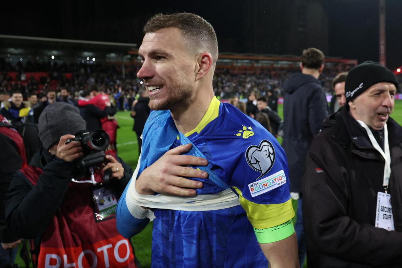 FIFA World Cup - UEFA Qualifiers - Finals - Bosnia and Herzegovina v Italy