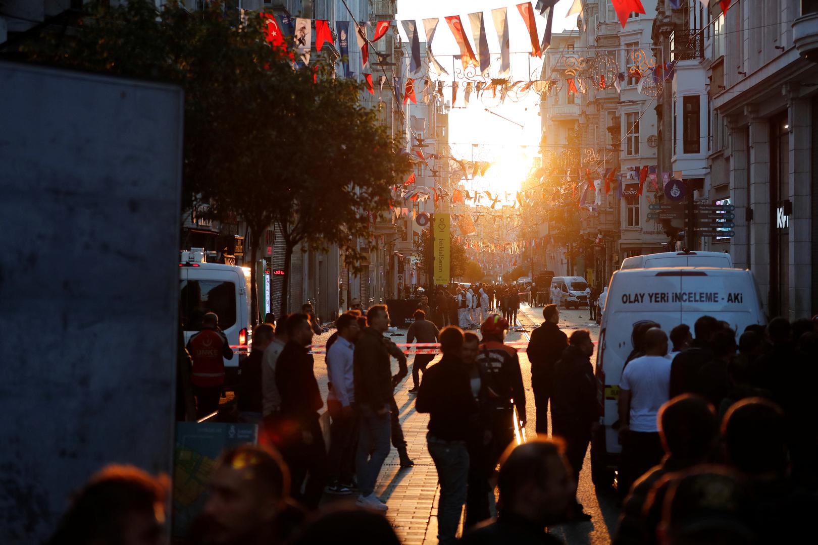 Police and emergency service members work at the scene after an explosion on busy pedestrian Istiklal street in Istanbul, Turkey, November 13, 2022. REUTERS/Kemal Aslan Photo: KEMAL ASLAN/REUTERS