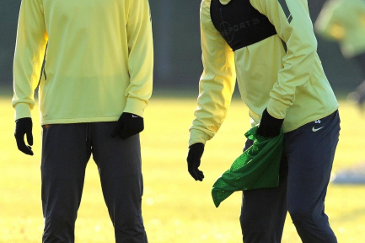 \'Manchester United\'s English defender Rio Ferdinand (L), and Serbian defender Nemanja Vidic participate in a team training session at their Carrington Complex in Manchester, north-west England on No