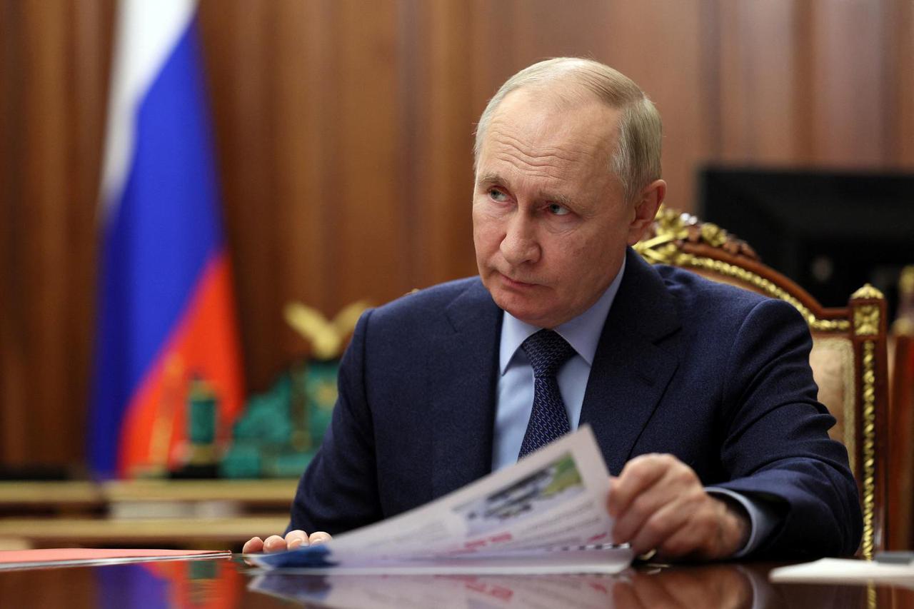Russian President Putin meets Rostec CEO Chemezov in Moscow