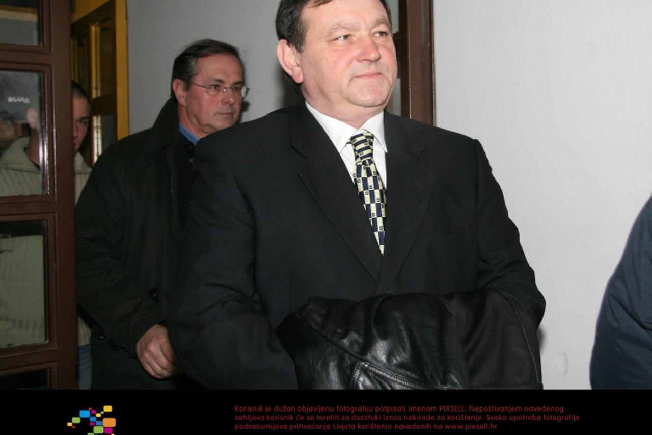 \'29.12.2007., Zagreb - Kozjak, Tucanova 3, privodjenje umirovljenog generala Mladena Markaca.  Photo: Goran Jakus/24sata\'