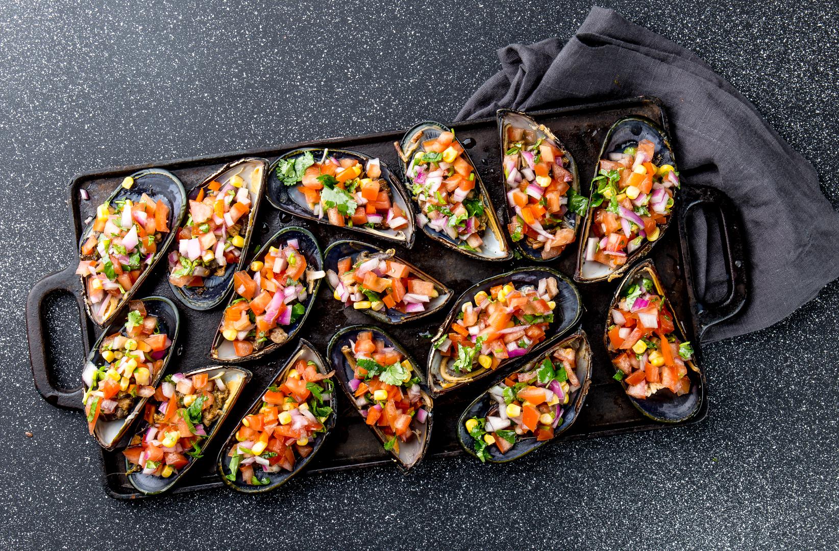 TRAŽITE OD KUHINJE DA VAM PRIPREME JELO KOJE NIJE NA MENIJU. To nije praktično iz više razloga. Prvi je cijena, a drugi osoblje koje je educirano da priprema jela s menija, stoga biste mogli ostati razočarani ako u kuhinji ne bude glavnog kuhara. 