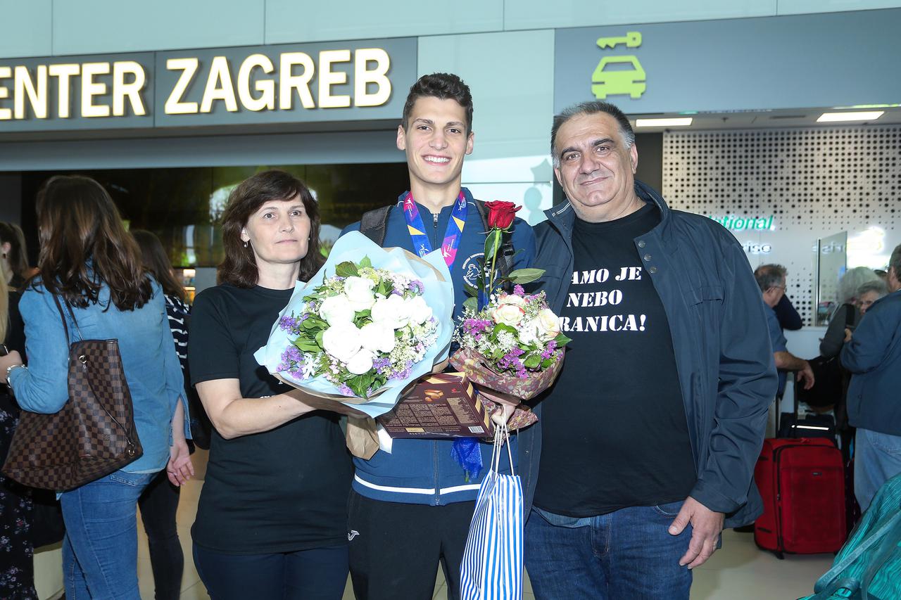 Osvajači medalja na Svjetskom prvenstvu u  taekwondo vratili se u Zagreb