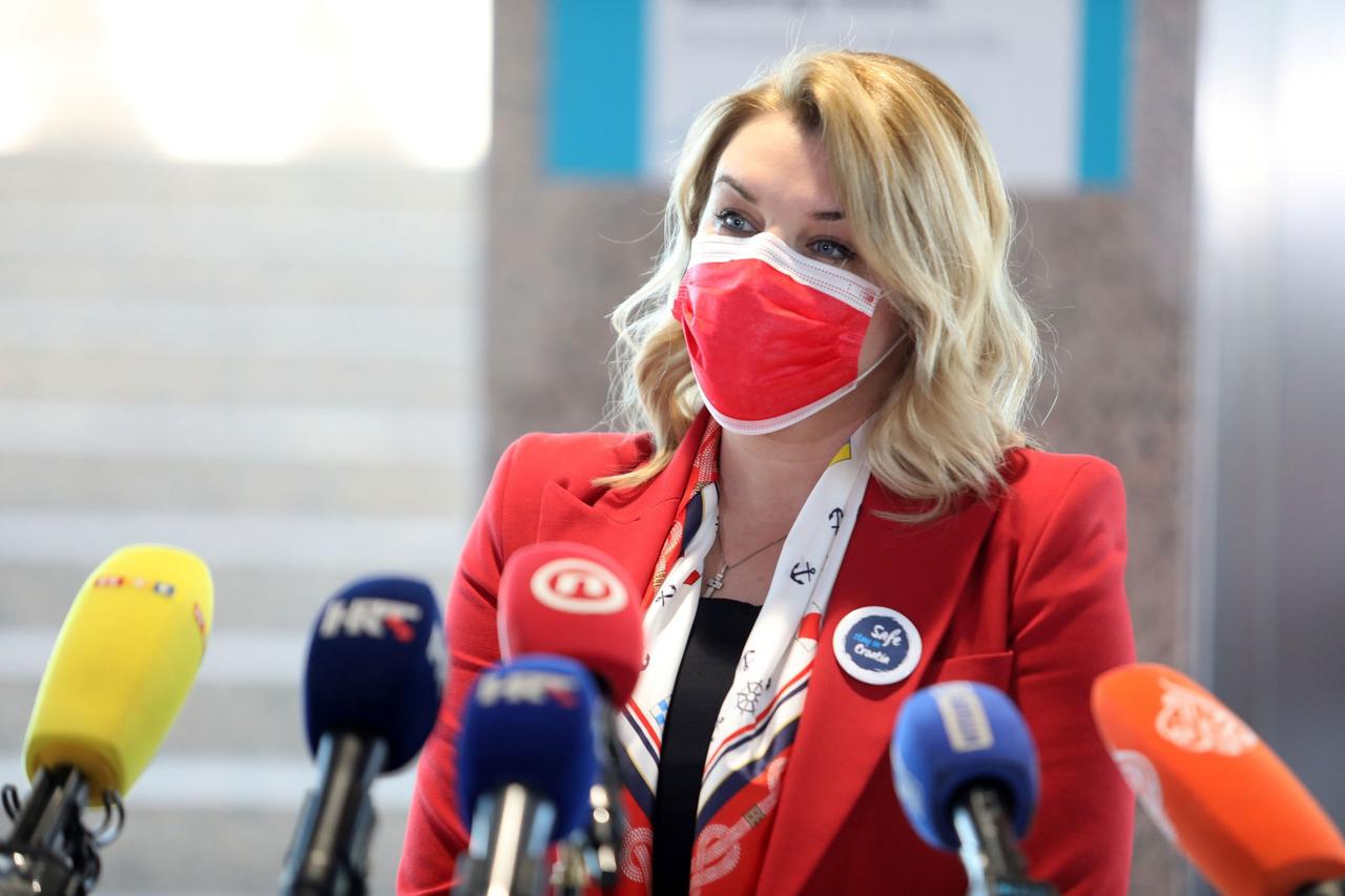 Zagreb: Ministrica Brnjac dala izjavu za medije prije početka sjednice Vlade