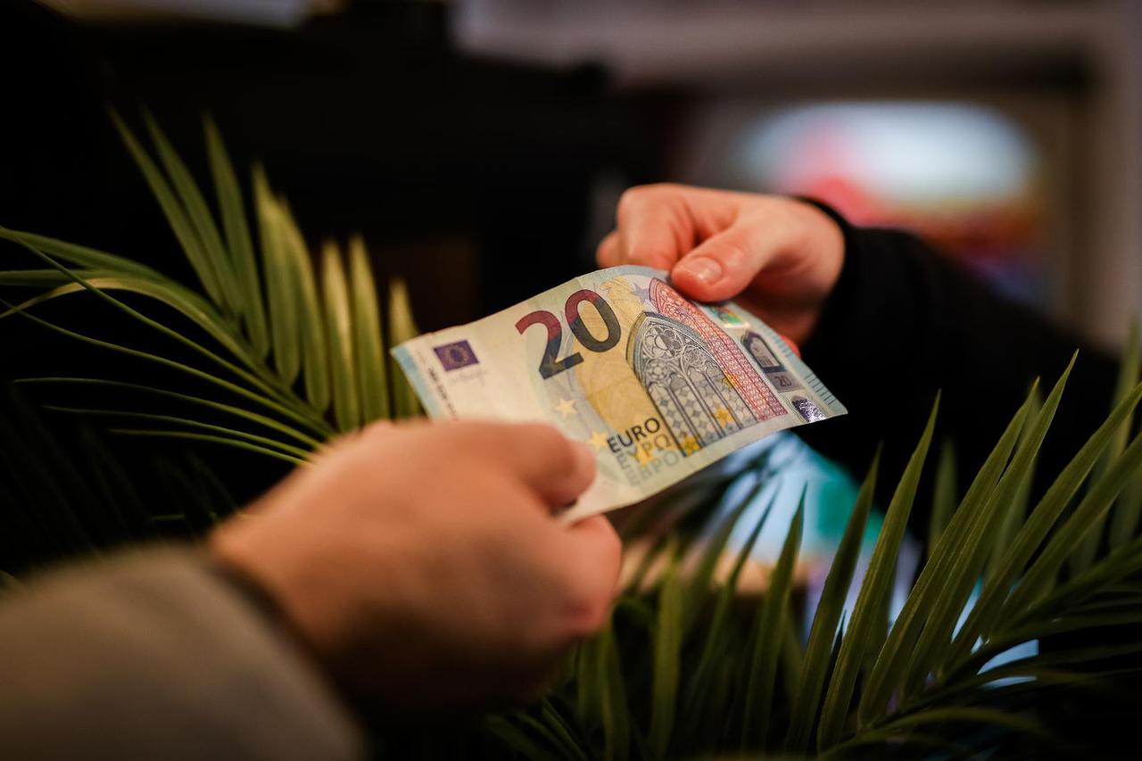 Od 1. siječnja euro postaje službena valuta u Hrvatskoj i nakon 29 godina zamijenit će kunu