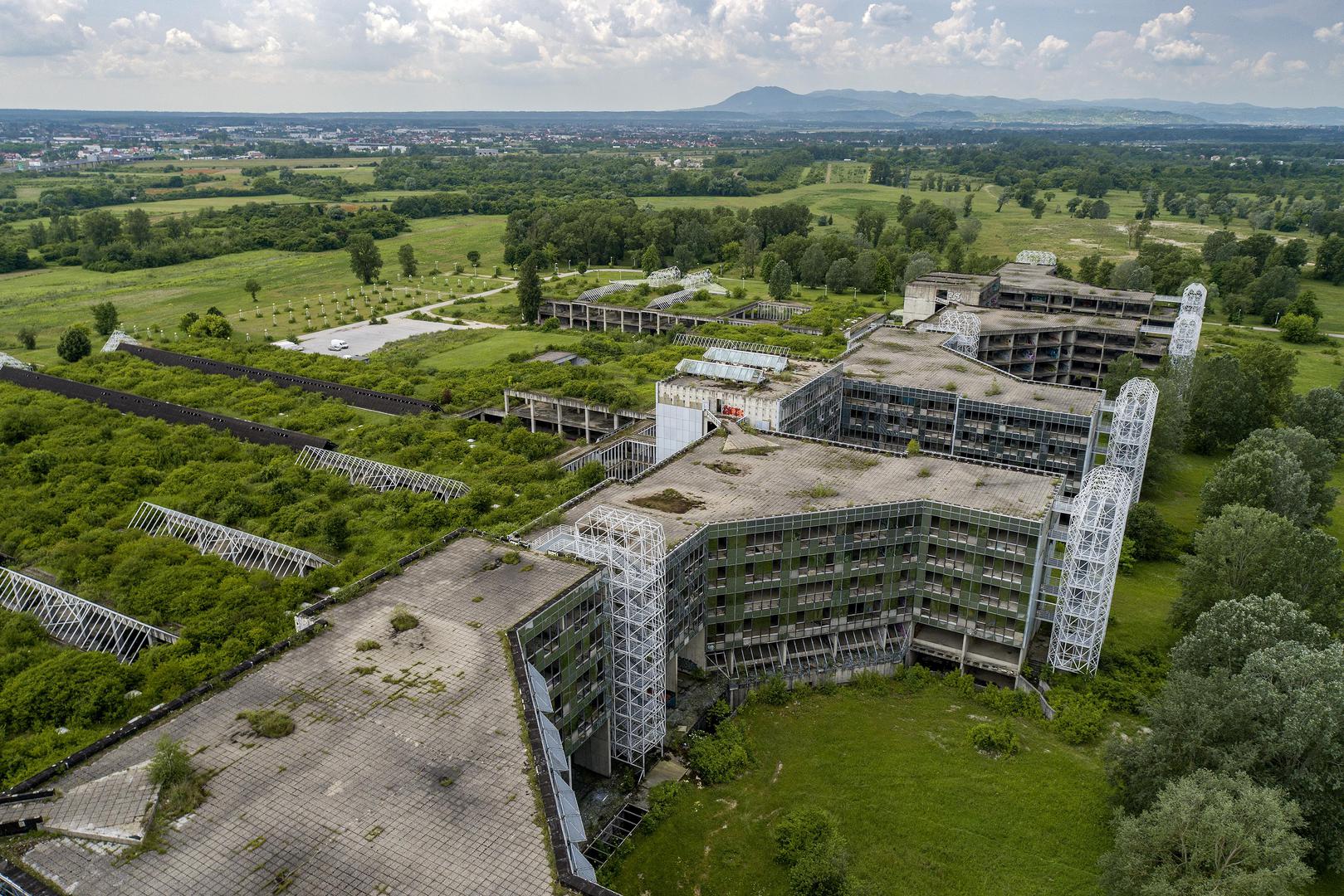 Jučer, 24. svibnja oko 17:43, građani su dojavili gust, crni dim na toj lokaciji. 