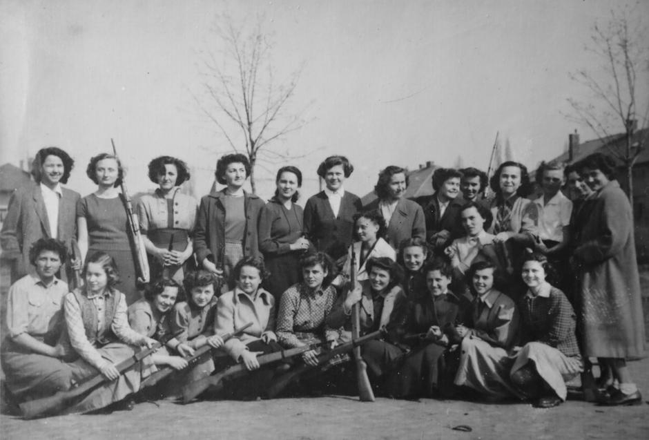 Proslava 70. godišnjice mature učenika III. gimnazije u Kušlanovoj, presnimke fotografija