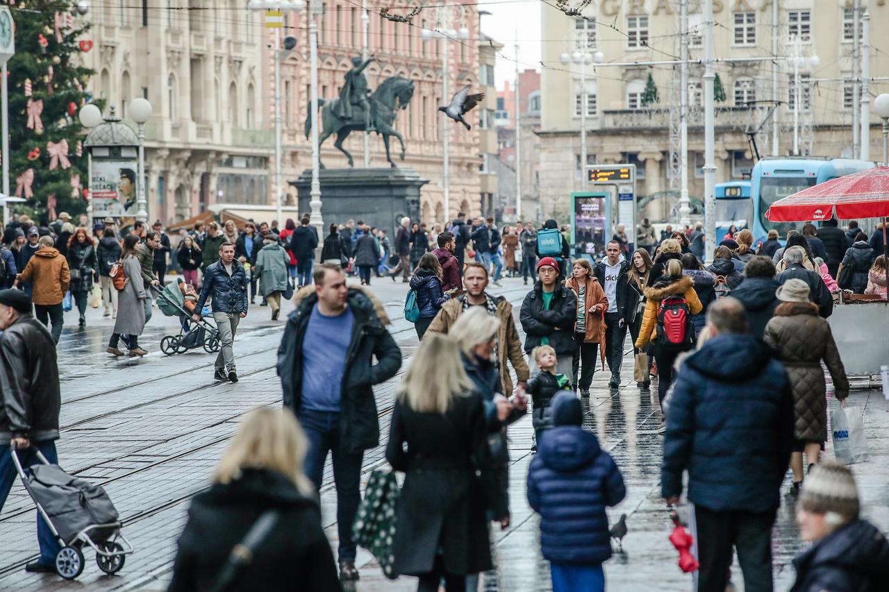 Zagreb: Blagdanska atmosfera u središtu grada na kraju 2022. godine